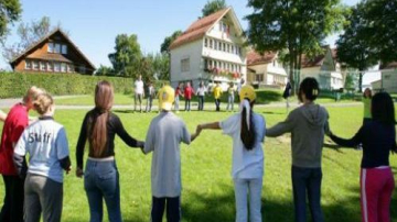 Copii moldoveni pot aplica pentru un schimb intercultural în Elveţia