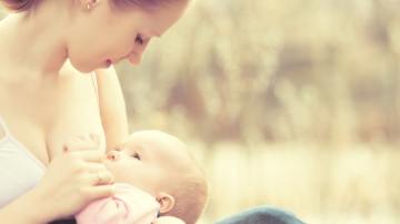 Laptele matern conţine peste 700 de specii de bacterii