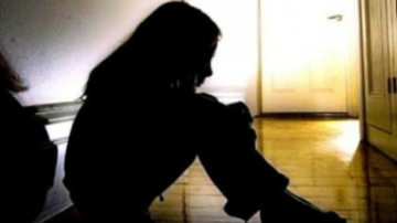 Implanturi contraceptive la fetele de 10 ani, fără acordul părinţilor