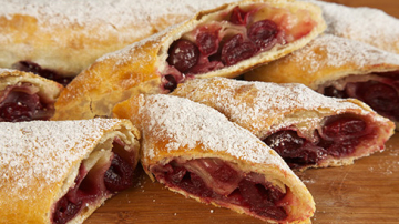 Reţeta zilei: Ruladă cu vişine