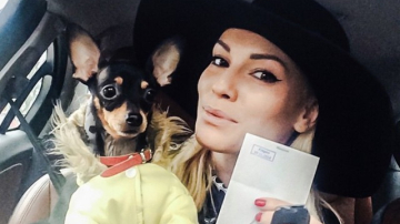 Cățelul Oliei Tira cântă! Ascultă-l – VIDEO