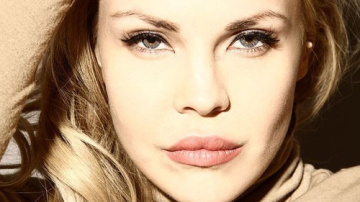 Джулия Ванг торгует поддельной одеждой в соцсетях