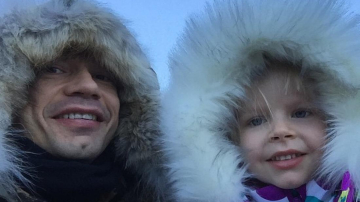 Солист группы «Дискотека Авария» Алексей Серов развелся с женой и забрал дочь