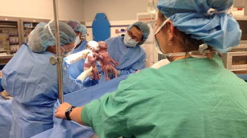 Родившиеся двойняшки привели в умиление весь медицинский персонал