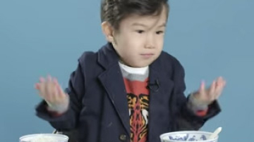 Acești copii au servit micul dejun al bucătăriilor din mai multe țări din lume. Reacția lor este irepetabilă!