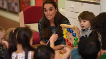 Кейт Миддлтон продолжает носить каблуки на последних месяцах беременности