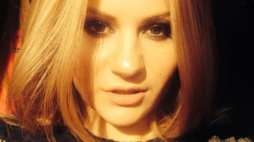 Tatiana Spînu şi mama ei îmbrăcate în aceeaşi rochie! Vezi cui îi stă mai bine