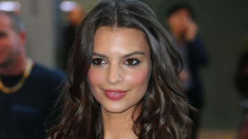 Femeia cu cel mai frumos bust natural a pozat doar in lenjerie intima. Cat de sexy este - FOTO