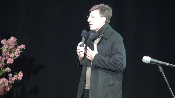 Dorin Chirtoacă, îmbrăcat neadecvat la un eveniment public! A venit în adidași și blugi cu genunchii roși