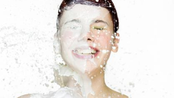 Грудное молоко вместо маски для лица: за или против