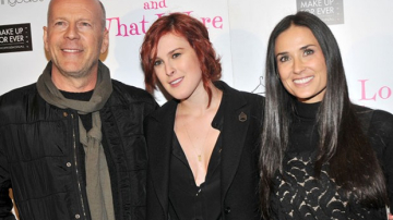 Брюс Уиллис и Деми Мур воссоединились, чтобы поддержать дочь