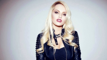 Desi pozeaza in diva sexy, este gospodina! Ce bucate delcioase gateste Tany Vander