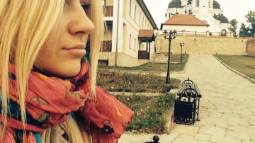 Tatiana Spînu: sexy în apariţiile publice, dar evlavioasă în realitate