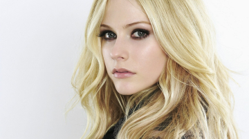 Аврил Лавин впервые рассказала о своей болезни