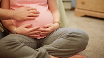Argumente pro și contra pentru metoda nemedicamentoasă de ușurare a durerii în timpul nașterii