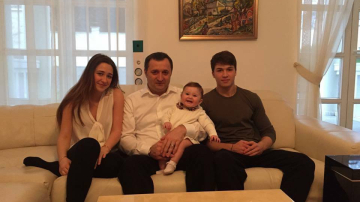 Vlad Filat, alături de cei TREI copii ai săi: Luca, Iustina şi Ekaterina