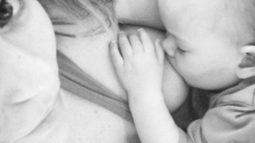 Это самый новый вид “селфи”: кормление напоказ