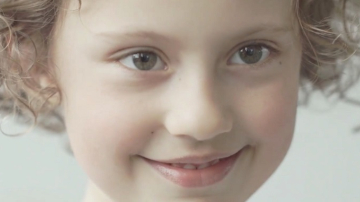 Эти малыши должны были с завязанными глазами найти родную маму... Результат - трогателен до слёз!