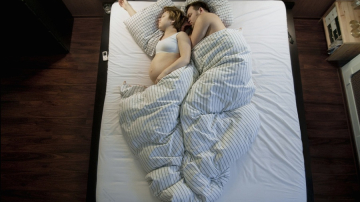 20 прекрасных снимков спящих пар, которые готовятся стать родителями