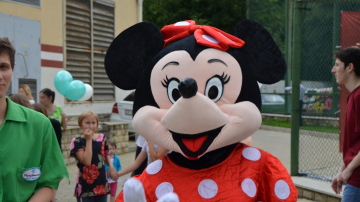 "Mai aproape de copii si tenis"