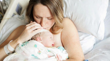 20 трогательных фотографий женщин, которые только что стали мамами. Эти эмоции не подделаешь!