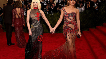 Бал института костюма-2015: красная дорожка