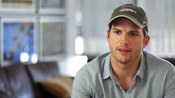 Трогательный момент: Эштон Катчер удивил маму, полностью изменив интерьер дома