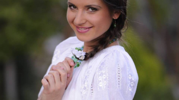 Este însărcinată? O interpretă de la noi are aşa pofte!