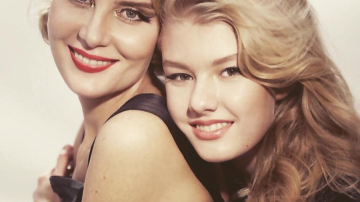 Uliana seamana ca doua picaturi de apa cu mama ei! Uite ce fiica mare are Renata Litvinova - FOTO