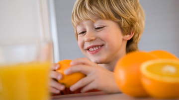 Sucurile și smoothies sunt contraindicate copiilor