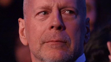 Деми Мур и Брюс Уиллис расплакались на публике из-за старшей дочери