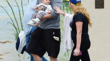 Эштон Катчер и Мила Кунис показали подросшую дочь