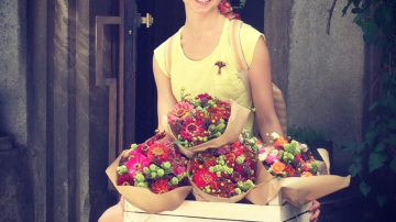 Oferiți femeilor flori!