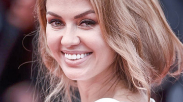 Фотошоп и реальность: Опухшее лицо, морщины, прыщи и облупившийся маникюр Виктории Бони