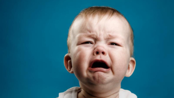 Cum să-ți distragi copilul când acesta face capricii. 13 trucuri pentru mămici