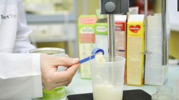 Врачам могут запретить рекомендовать сухие молочные смеси