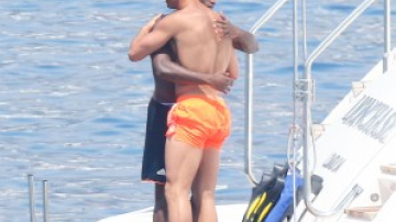 Криштиану Роналду обнимался на яхте с мускулистыми мужчинами - ФОТО