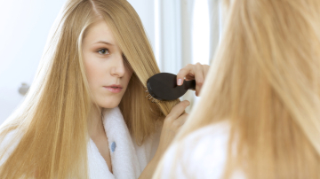 De ce mămicilor le cade părul după naștere și cum să oprim acest proces