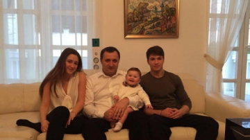 Fiica lui Vlad Filat si a Angelei Gonta implineste astazi un anisor! Cui ii seamana Ekaterina - FOTO