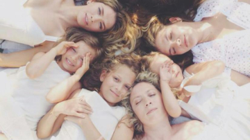 «Наше женское поколение»: Вера Брежнева показала трогательное семейное фото