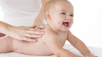 Tehnici de masaj pentru copii de la 1,5 până la 6 luni