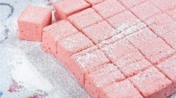 Delicii tradiționale turcești. Rețetă simplă de rahat lokum din căpșuni