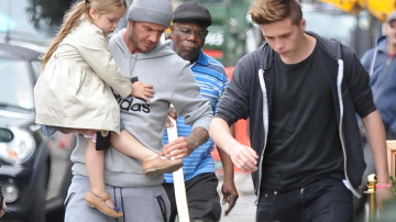 Маленькая Золушка: как Харпер Бекхэм с папой гуляла