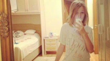 14-летняя дочь Веры Брежневой позирует в бикини