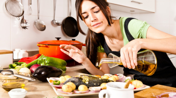 Ce este categoric interzis să faci, după ce ai luat masa. Vezi ce spun nutriționiștii