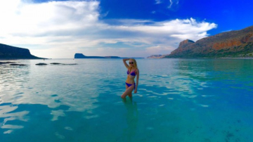 E prea slabă? Kătălina Rusu, în costum de baie!