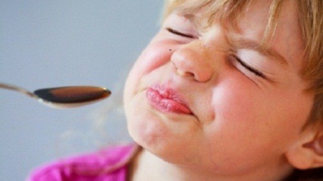 Cum e corect să fie administrate pastilele și siropurile la bebeluși - instrucțiuni pentru părinți