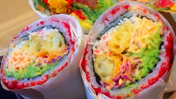Sushirrito - un nou produs fast-food, care a înnebunit lumea!