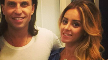 Александр Ревва показал поклонникам свою красавицу-жену и двух маленьких дочек