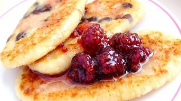 Pentru copii: papanași cu stafide și gem de zmeură